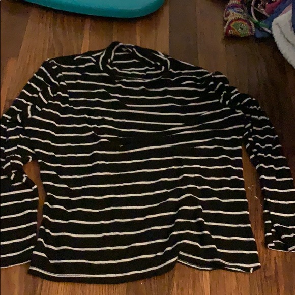 black and white crop top - Picture 1 of 3